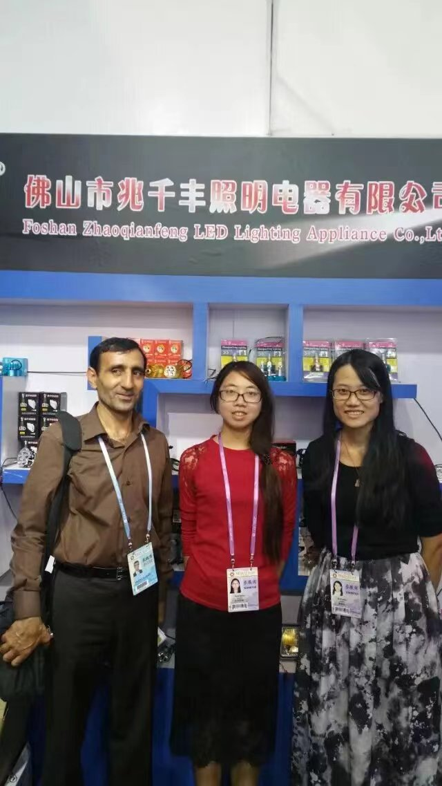 跨境合作东南亚经销商，开拓商用车照明海外市场